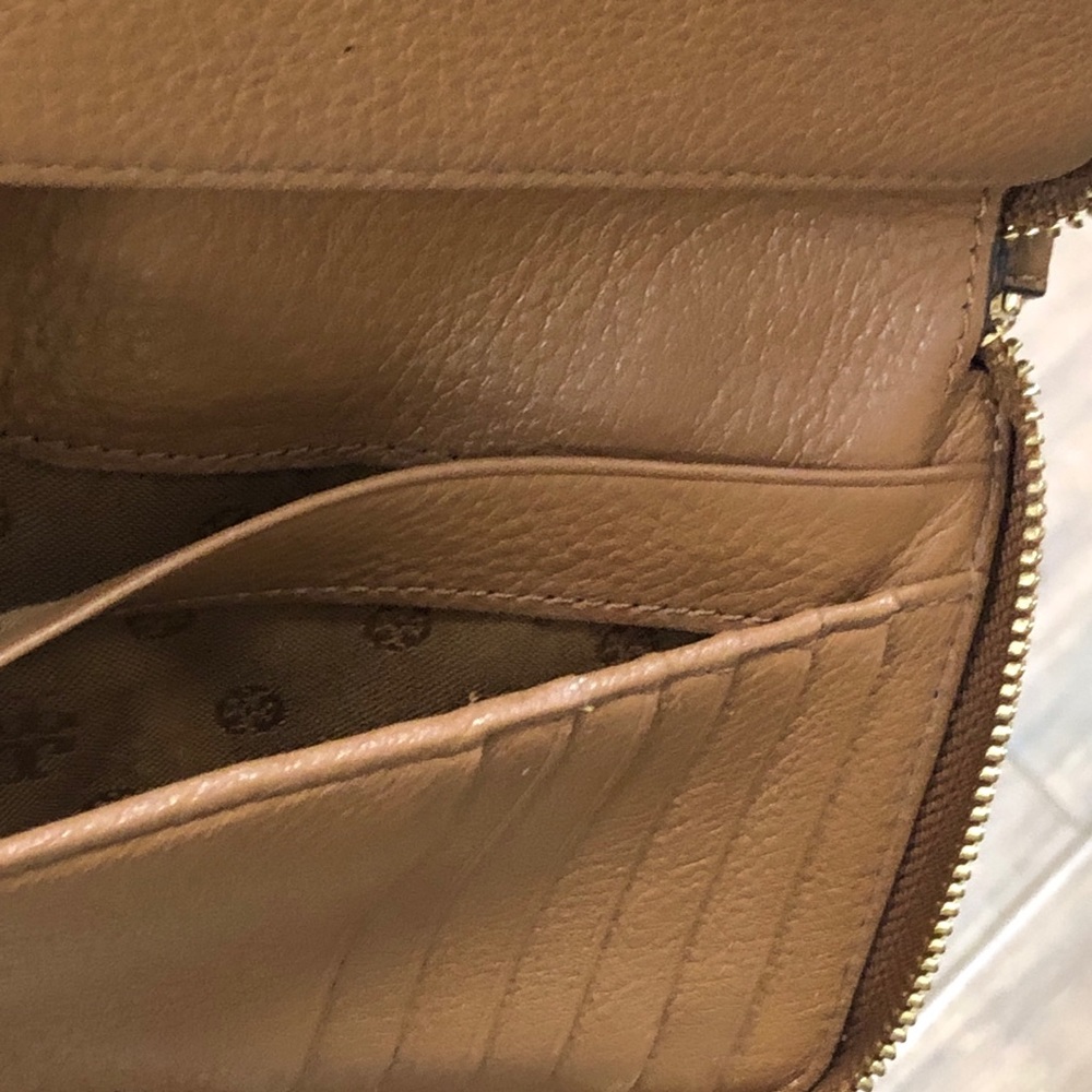 SOLD β€οΈTORY BURCH Dark Tan Leather Zip Wallet - Picture 6 of 8